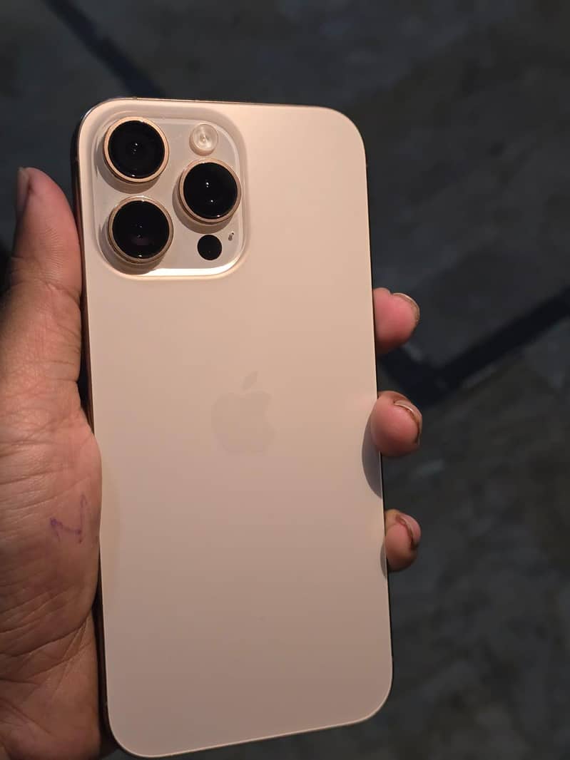 Apple iPhone 16 Pro Max 7