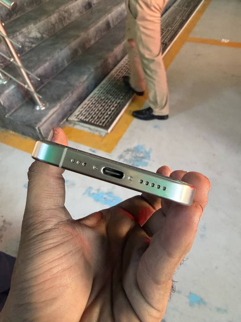 Apple iPhone 15 Pro 0