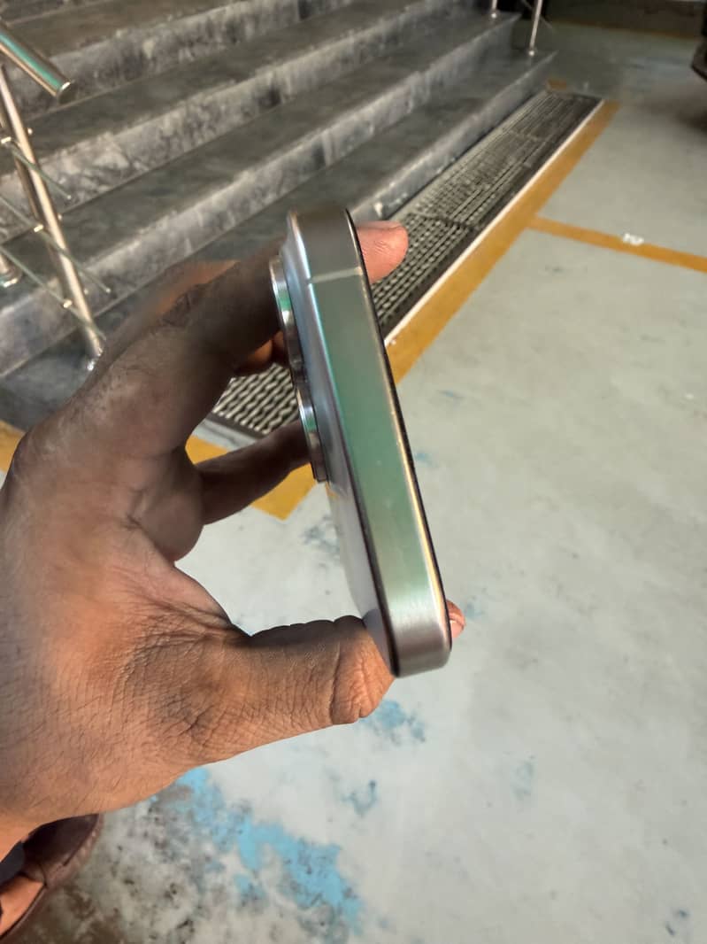 Apple iPhone 15 Pro 1