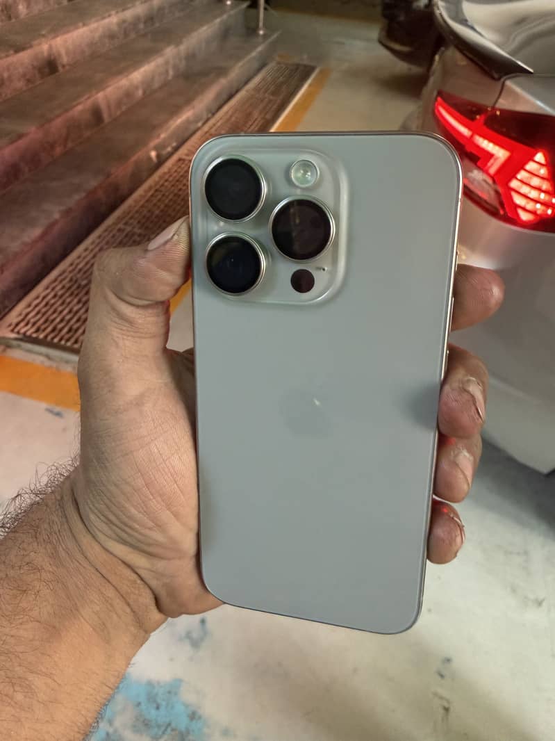 Apple iPhone 15 Pro 4