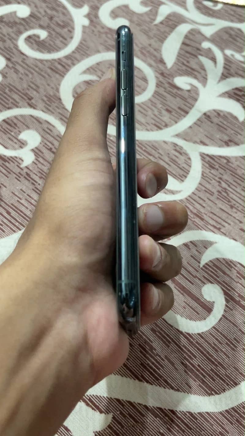 Apple iPhone 11 Pro 1