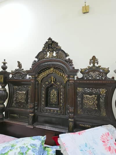 glass polish wooden bed good condition,  2 chairs, dressing table
