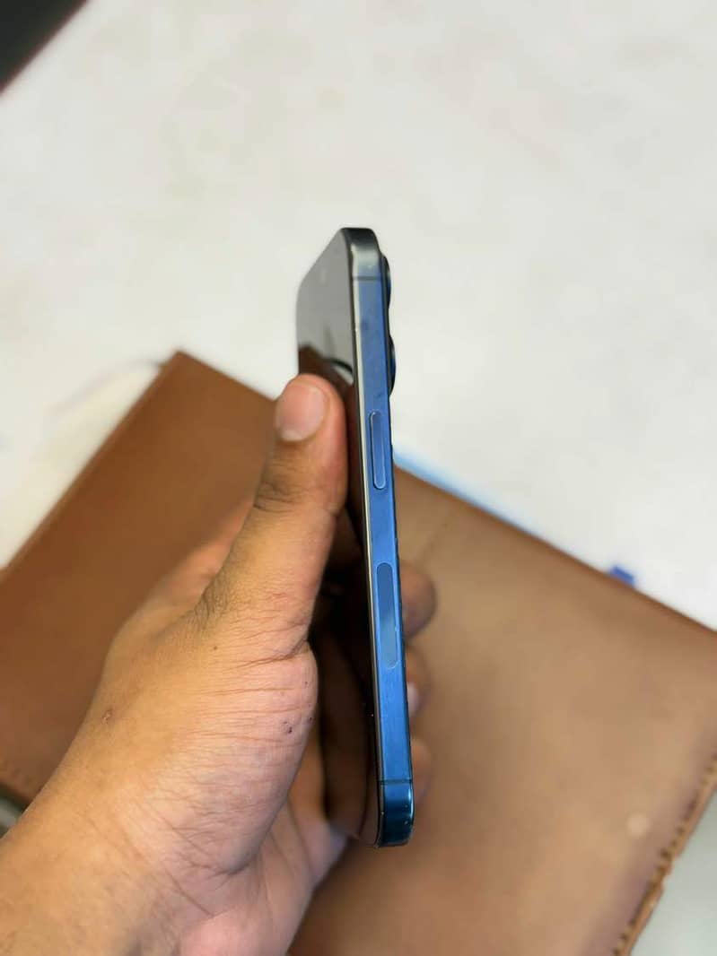 Apple iPhone 15 Pro 0