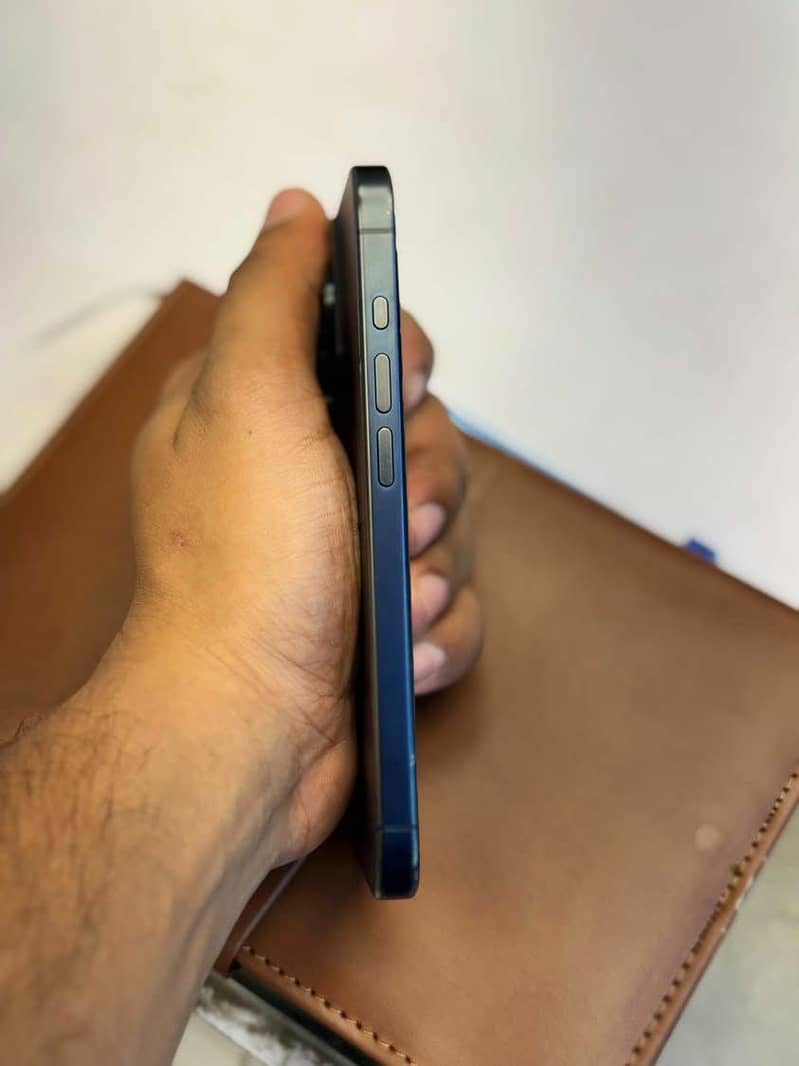 Apple iPhone 15 Pro 2