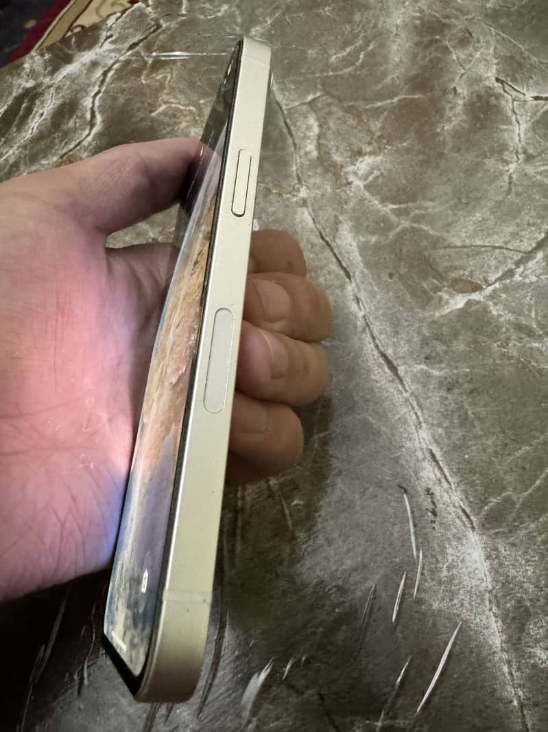 Apple iPhone 13 4