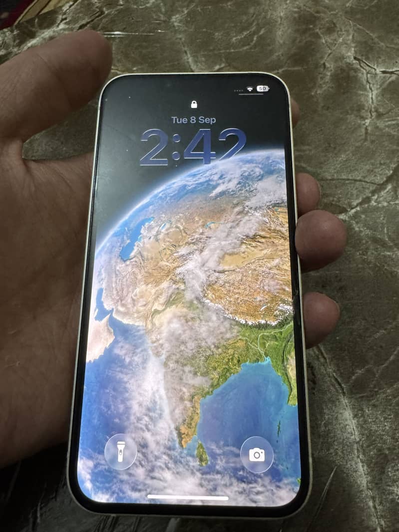Apple iPhone 13 5