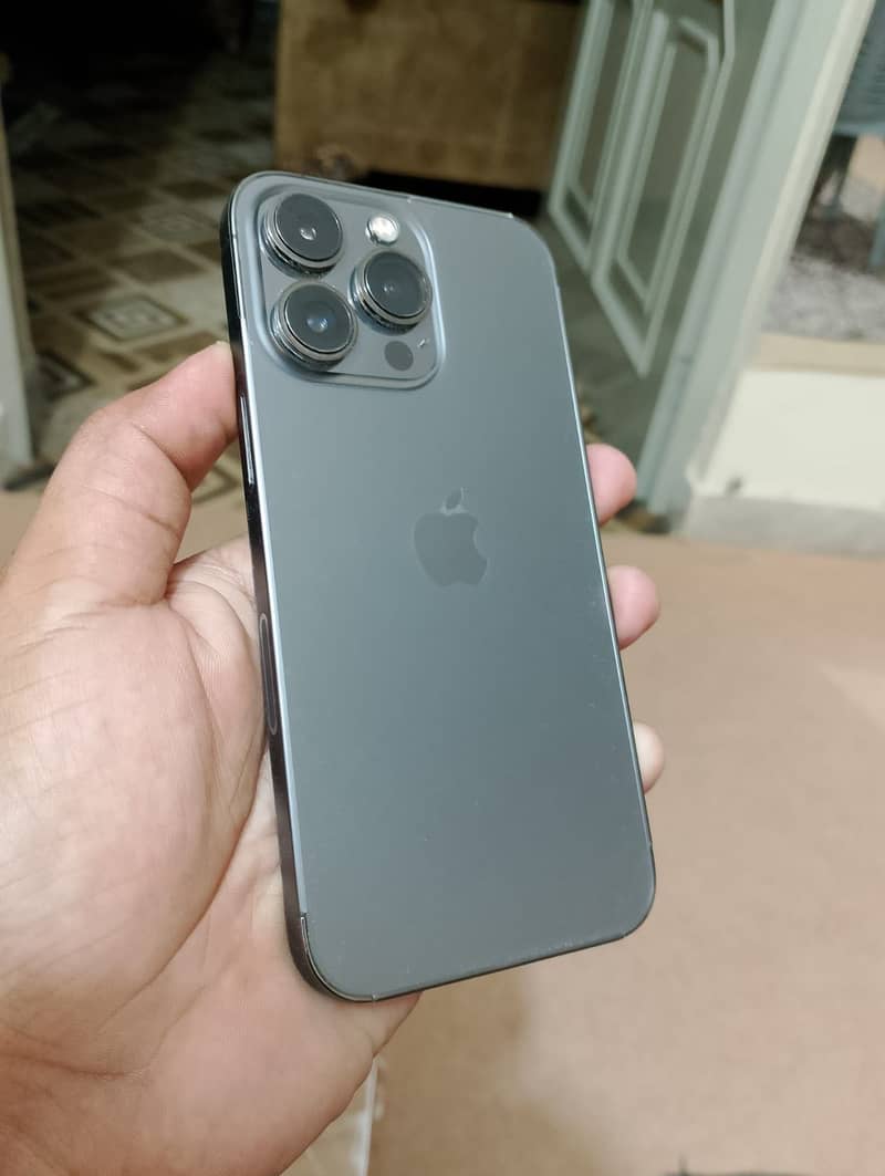 Apple iPhone 13 Pro 1