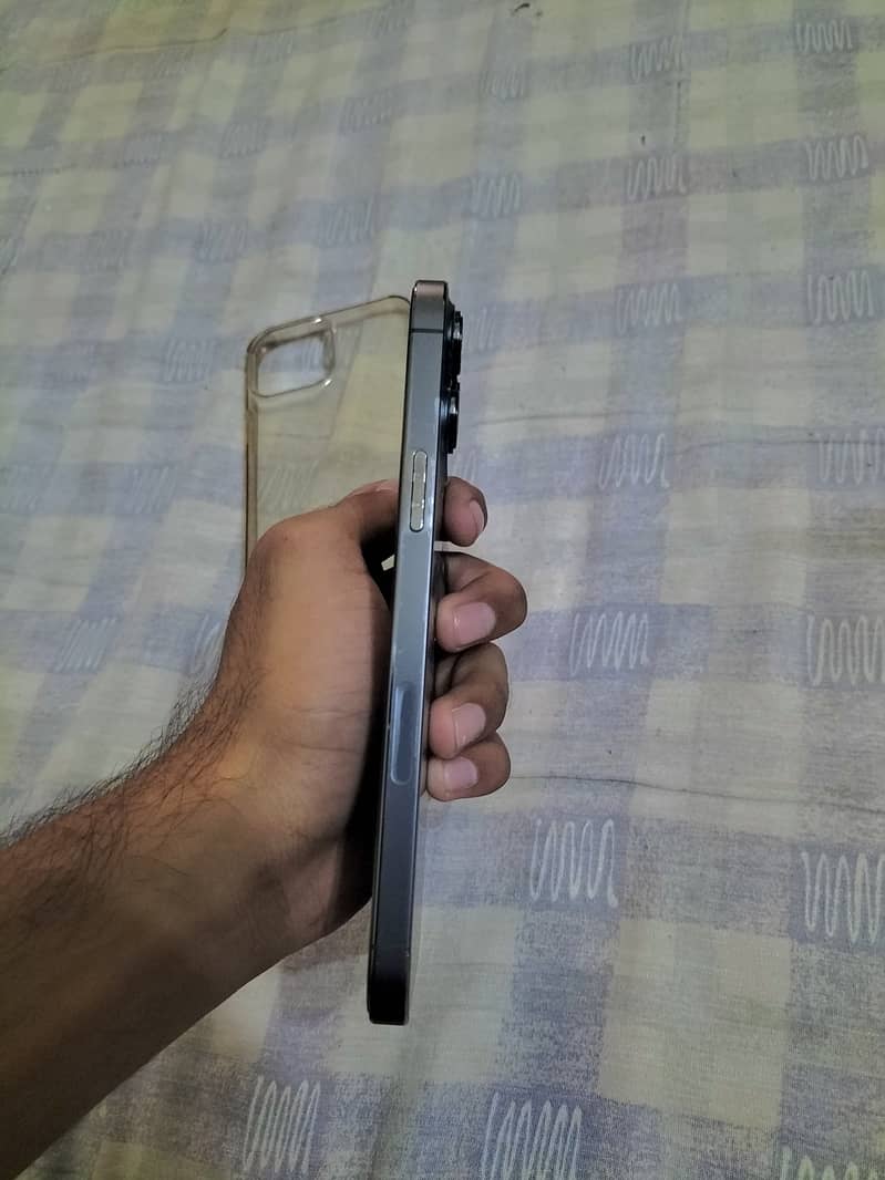 Apple iPhone 13 Pro Max 2
