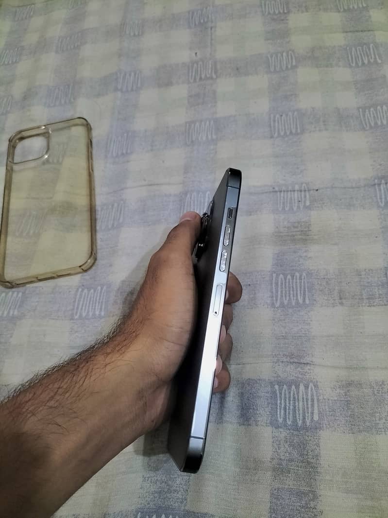 Apple iPhone 13 Pro Max 3