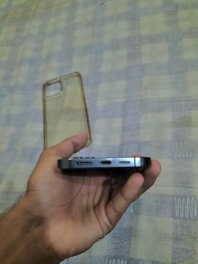 Apple iPhone 13 Pro Max 4