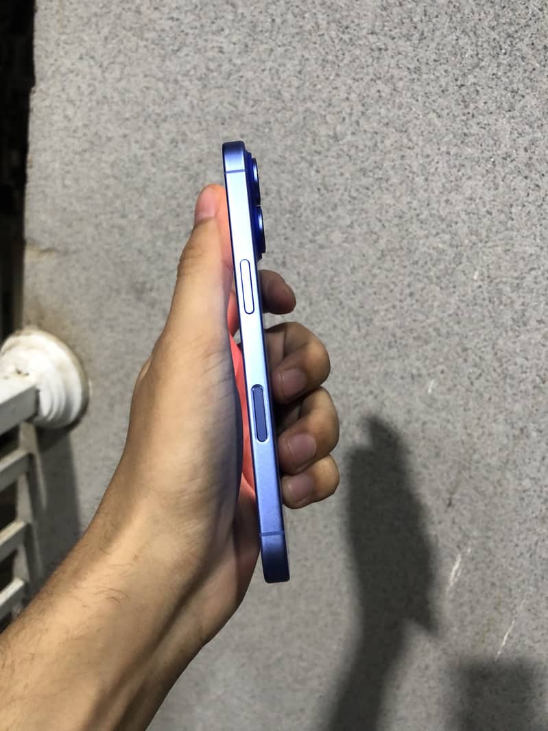 Apple iPhone 16 1