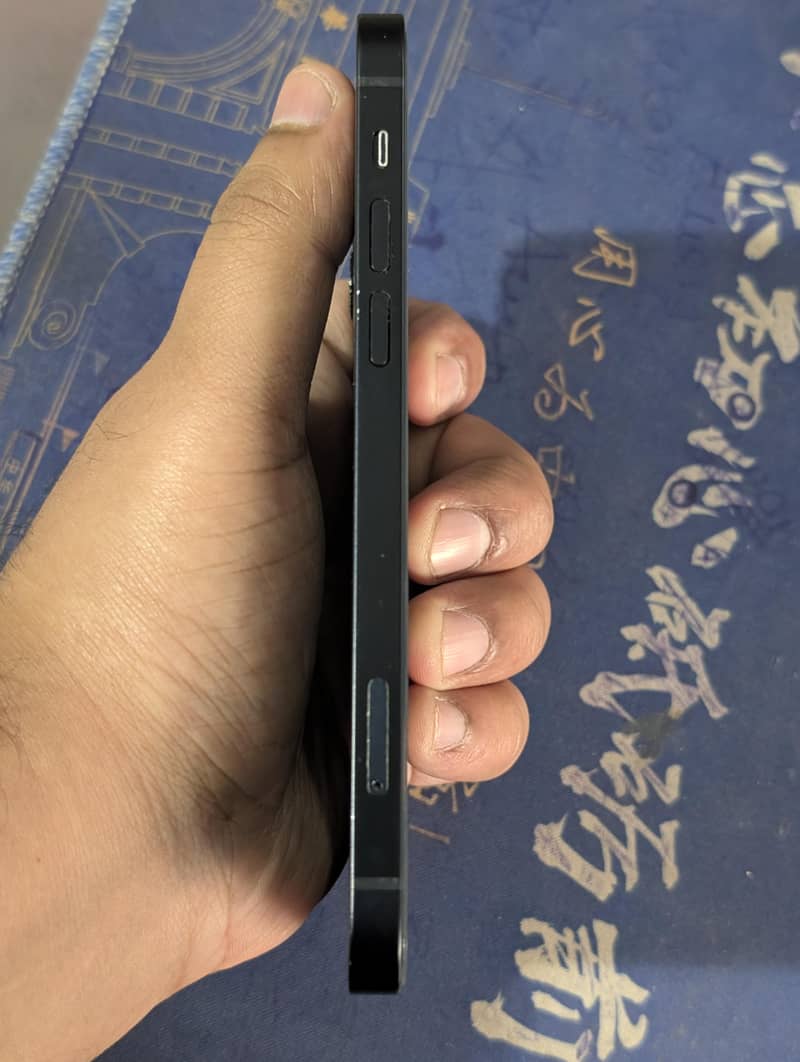 Apple iPhone 12 4