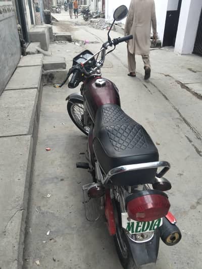 arjant sale honda 125 /2022 model lush condition paiso ki zarort hai .
