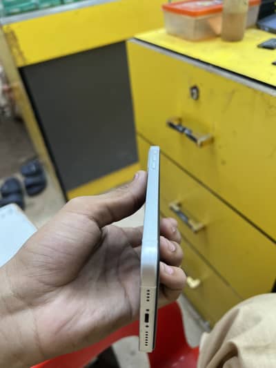 iPhone XR Convert 17 pro