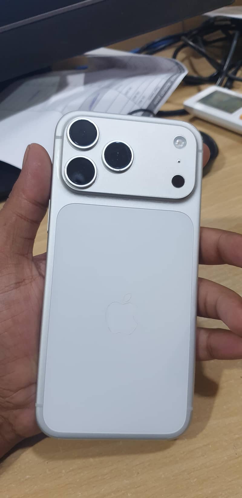 Apple iPhone 17 Pro Max 6