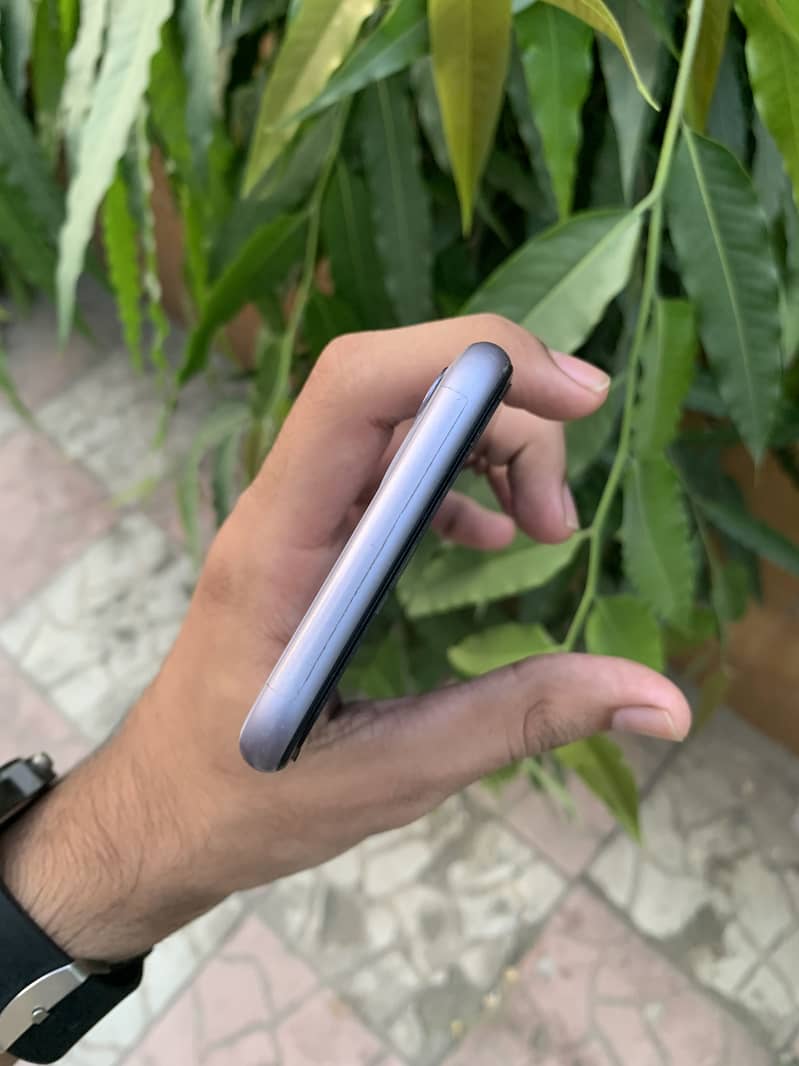 Apple iPhone 11 3