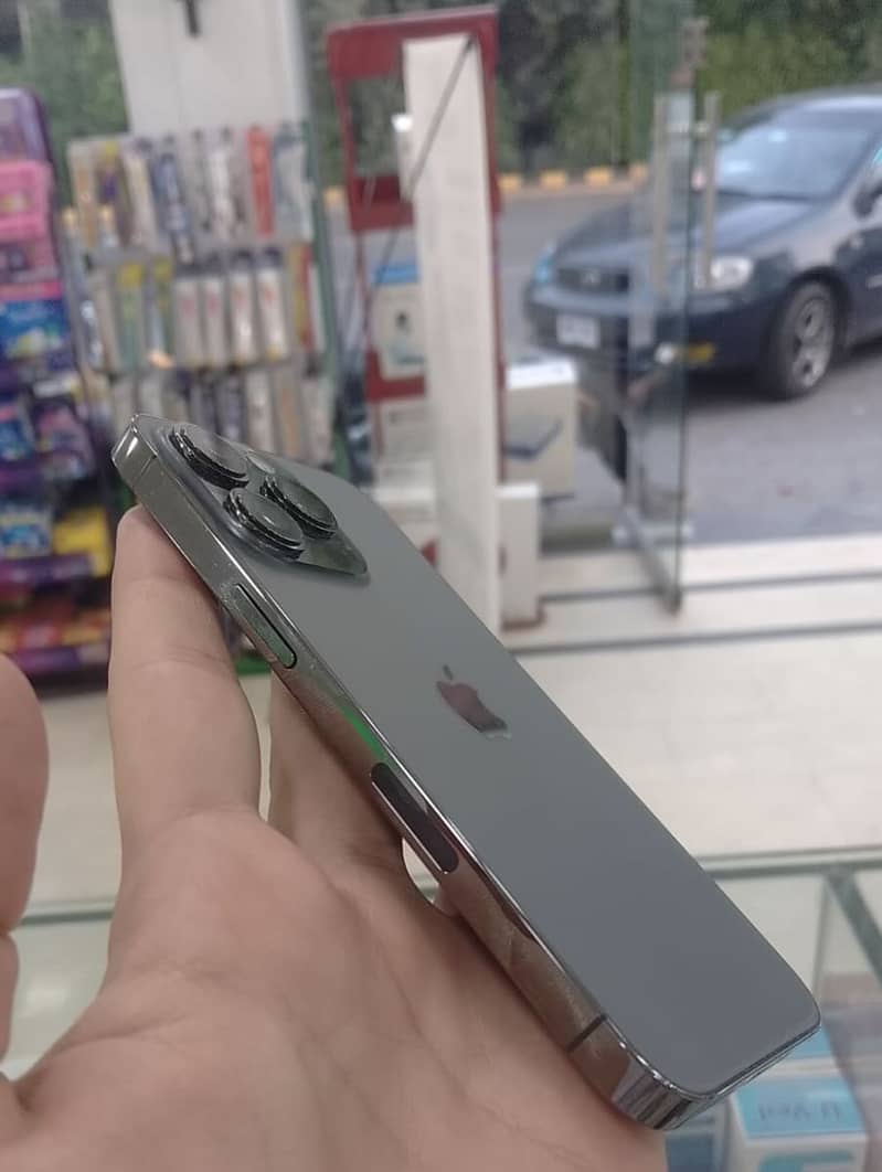 Apple iPhone 13 Pro 1