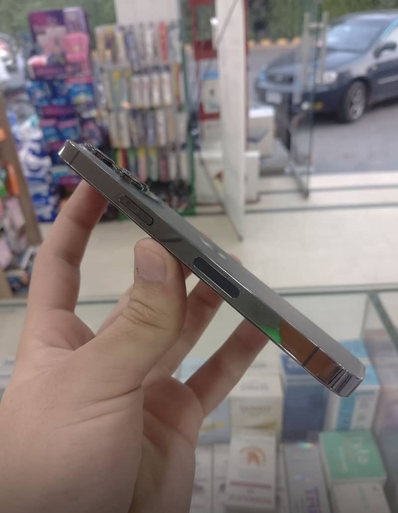 Apple iPhone 13 Pro 2