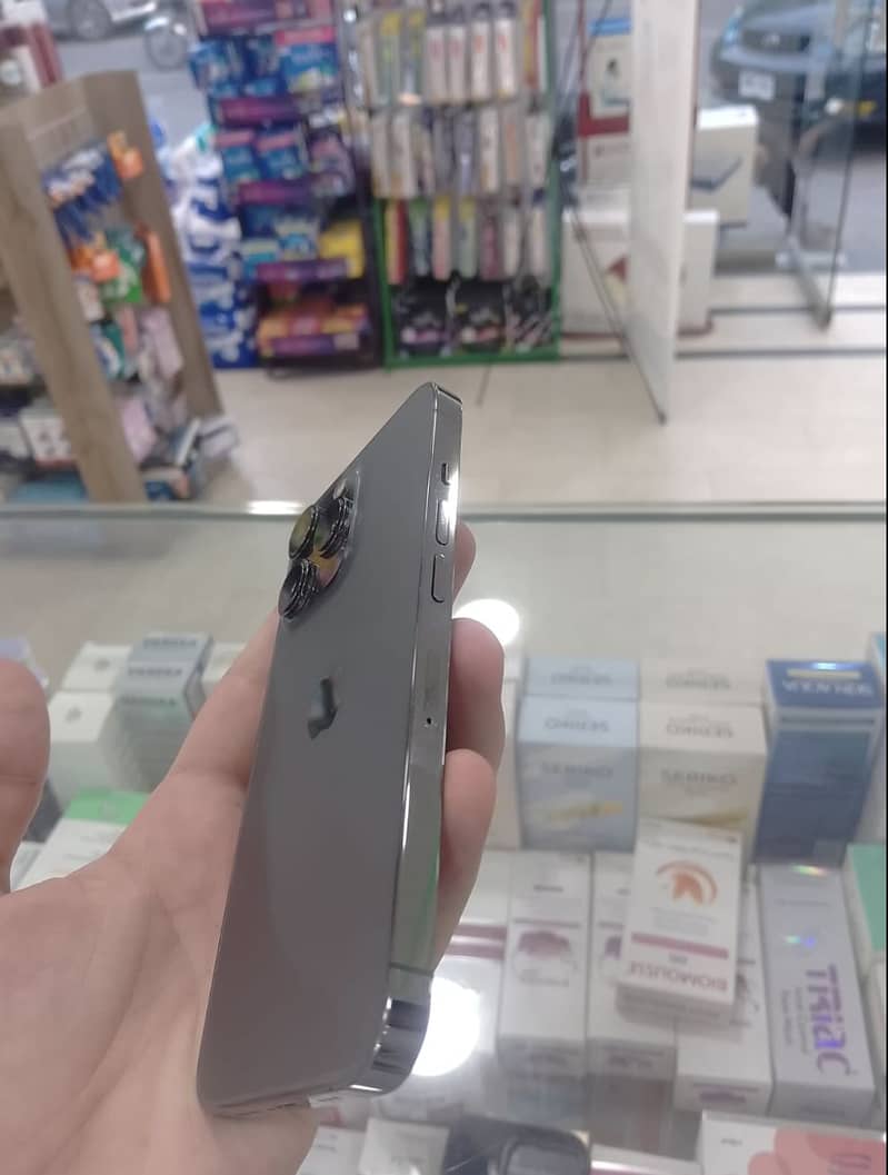 Apple iPhone 13 Pro 4