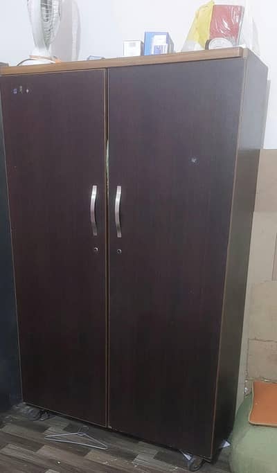 2 door wardrobe in best condition