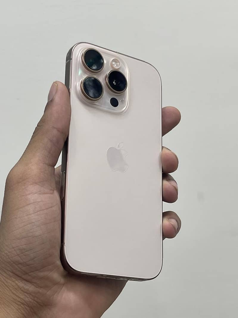 Apple iPhone 16 Pro 0