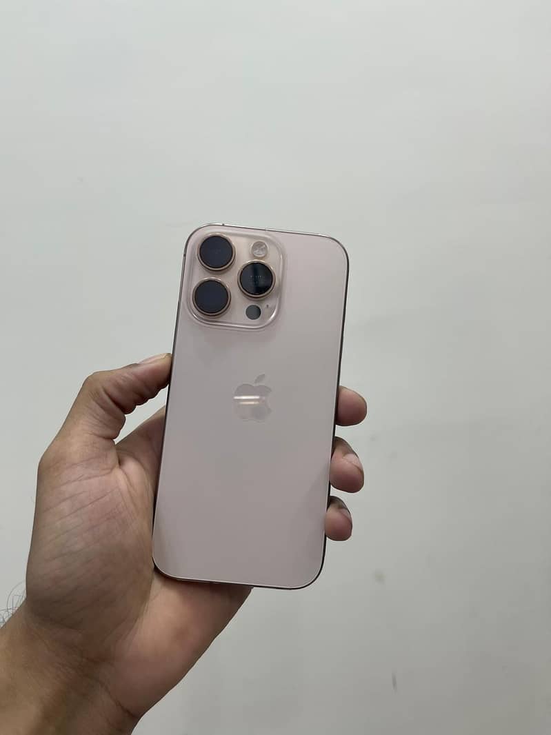 Apple iPhone 16 Pro 1