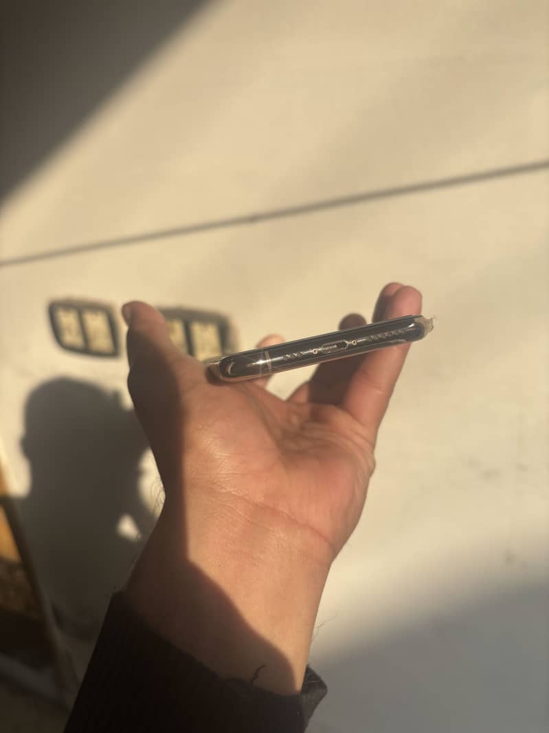 Apple iPhone 11 Pro 1