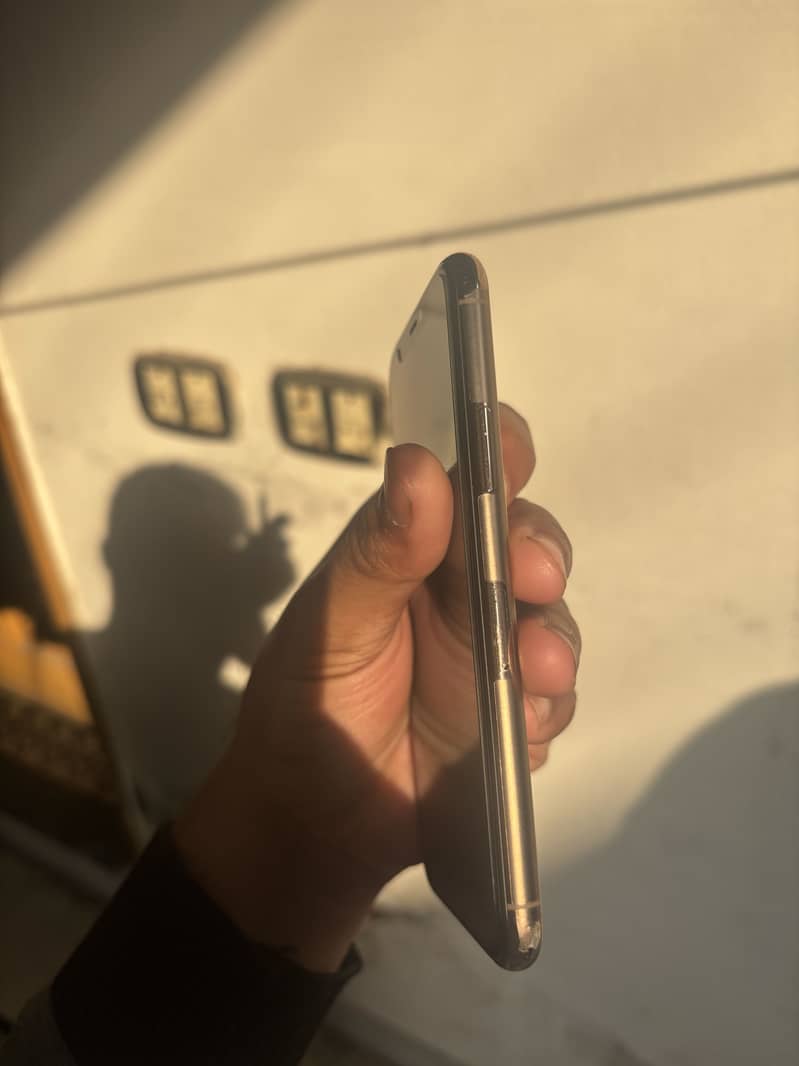 Apple iPhone 11 Pro 2