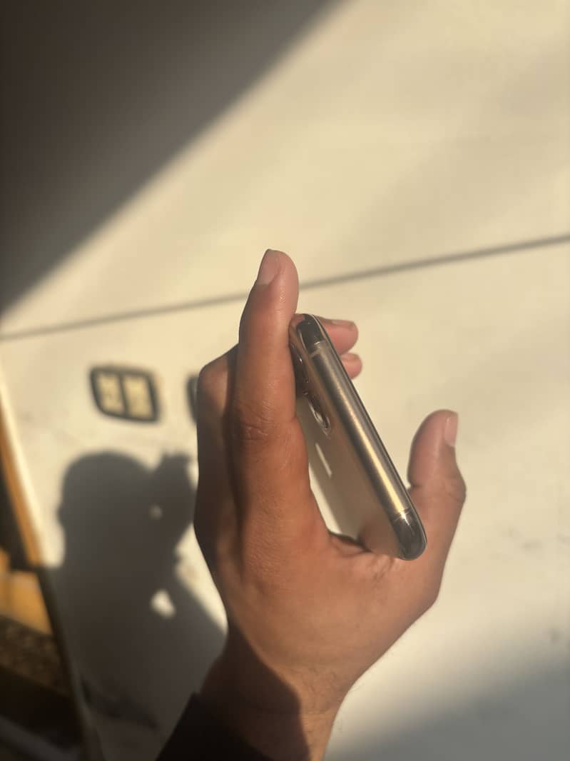 Apple iPhone 11 Pro 6