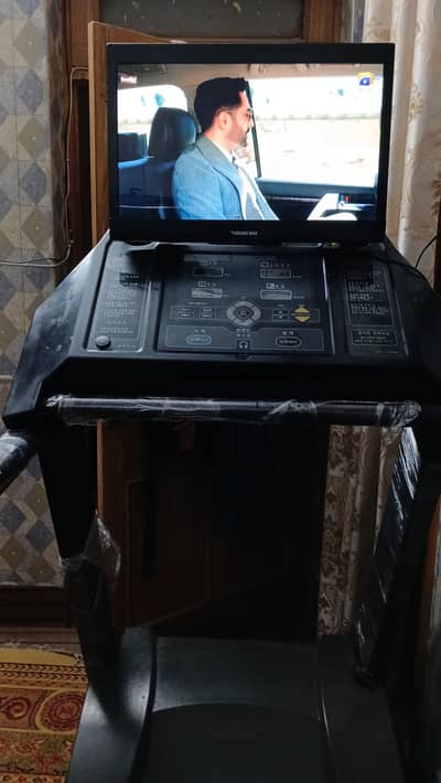 Commercial heavy duty Treadmill with attached LED screen barnd new 16”