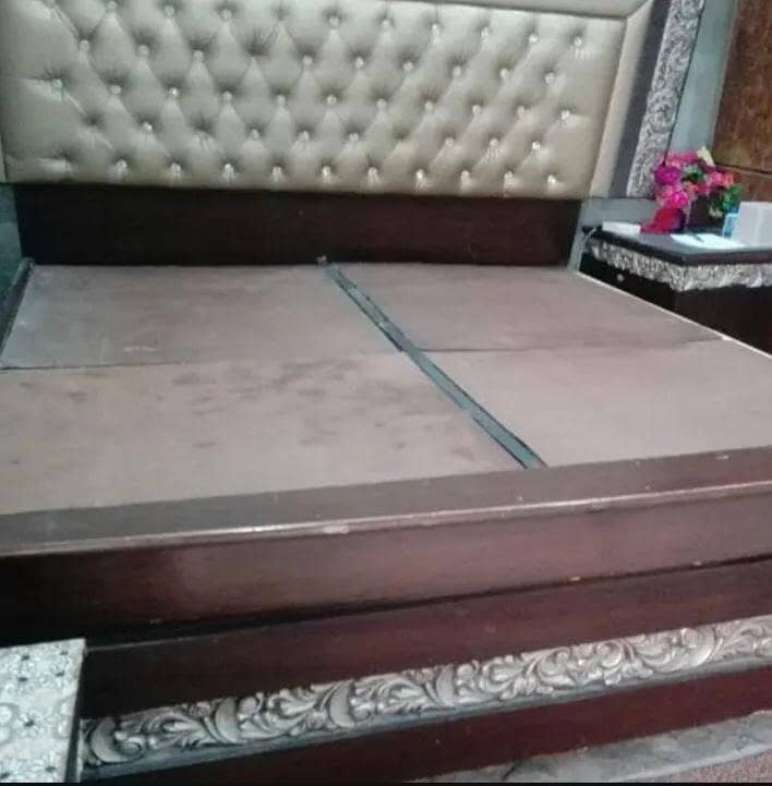 Bed (king size) 2