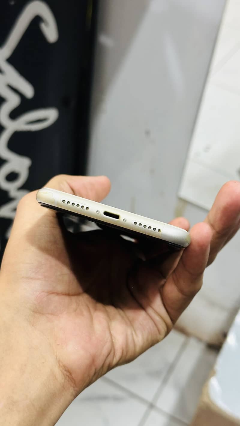 Apple iPhone 11 0