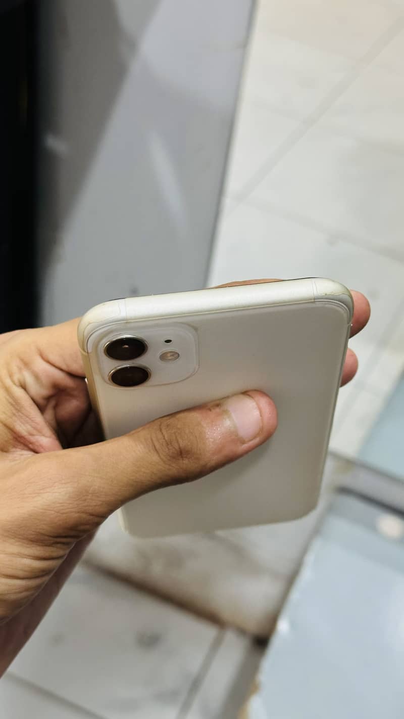 Apple iPhone 11 3