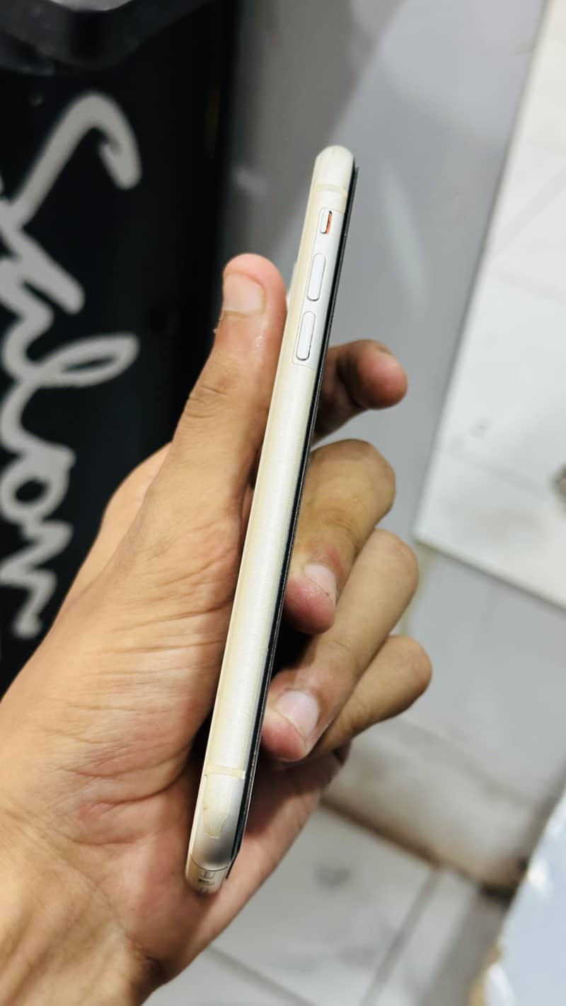Apple iPhone 11 5