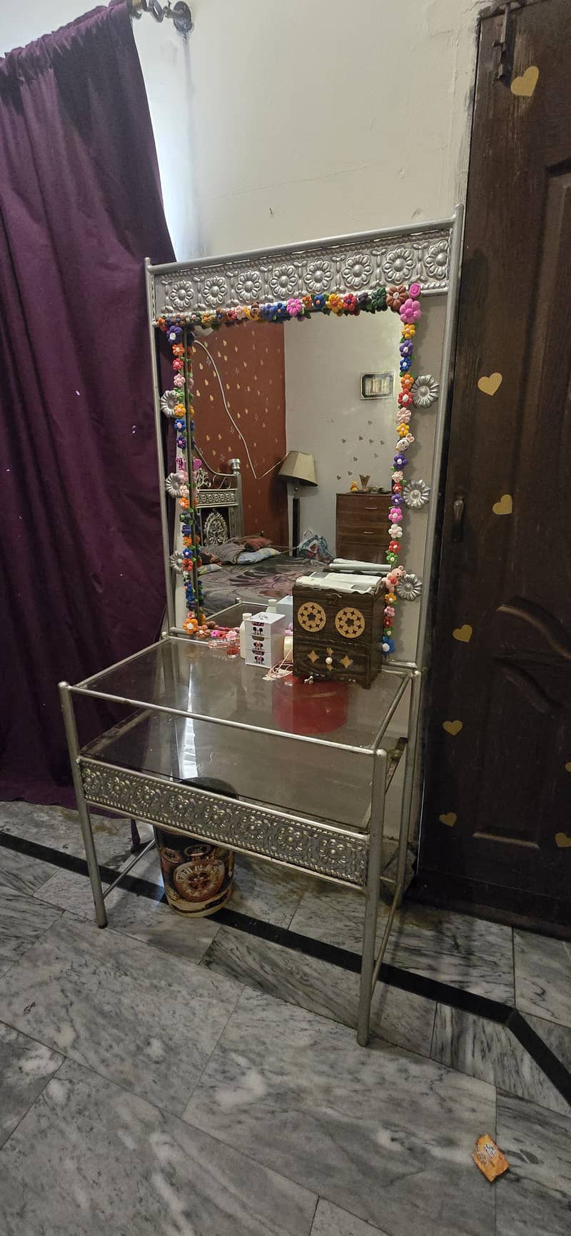 Bed set with dressing table 2
