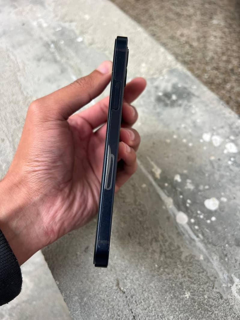 Apple iPhone 12 3