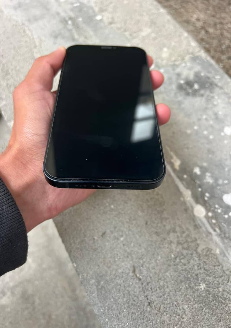 Apple iPhone 12 4