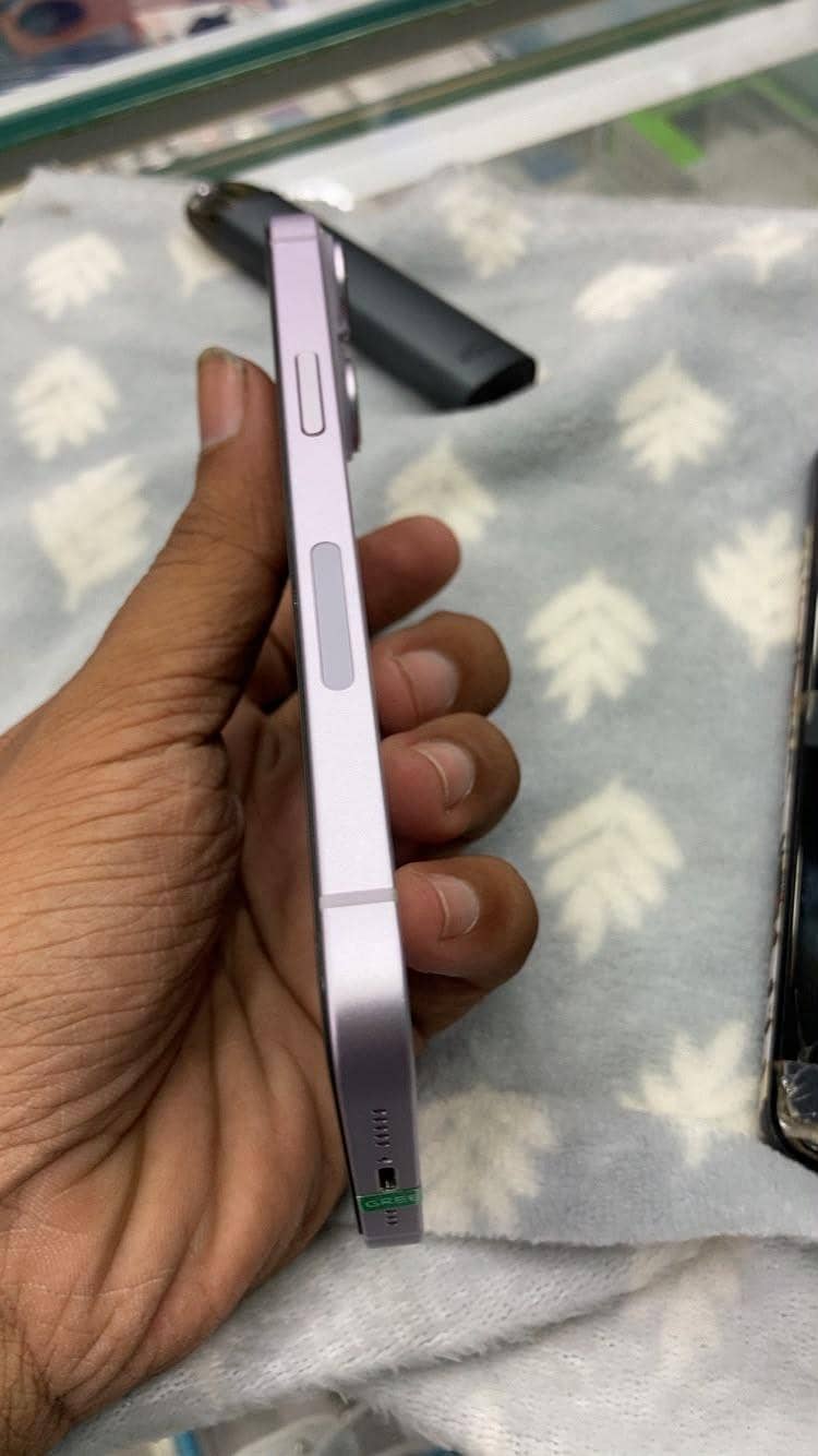 Apple iPhone 14 3