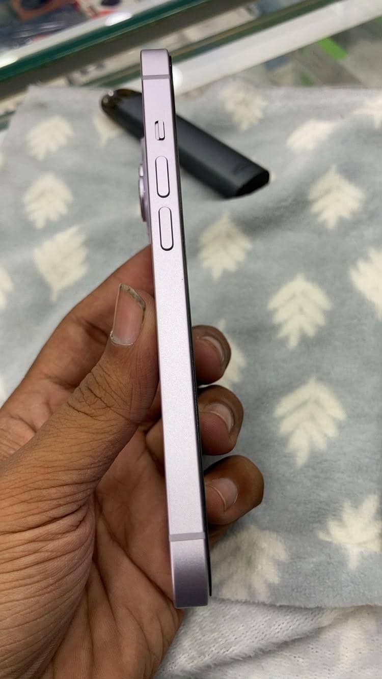 Apple iPhone 14 4