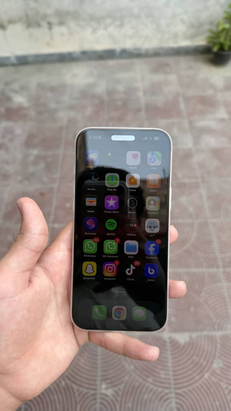 Apple iPhone 16 Pro Max 3