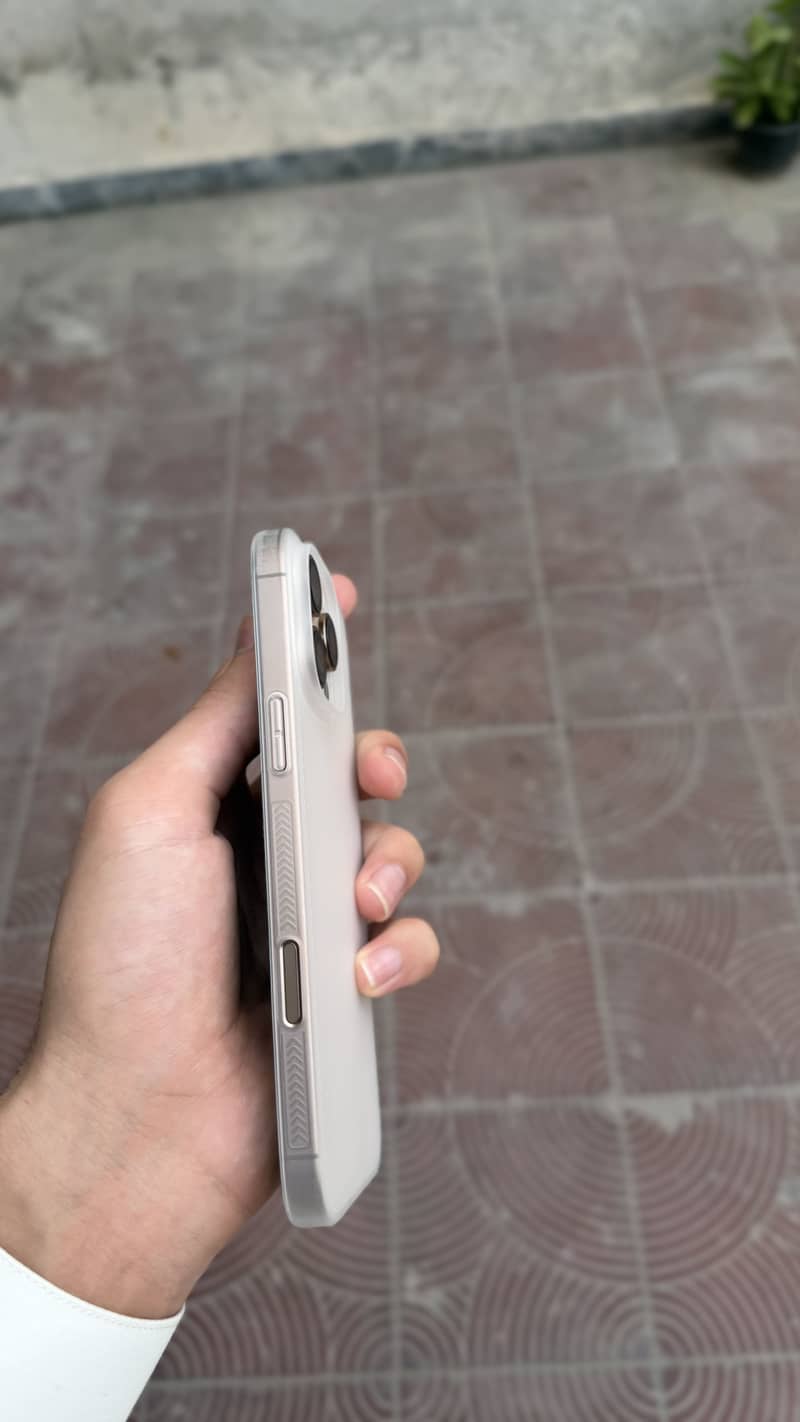 Apple iPhone 16 Pro Max 7