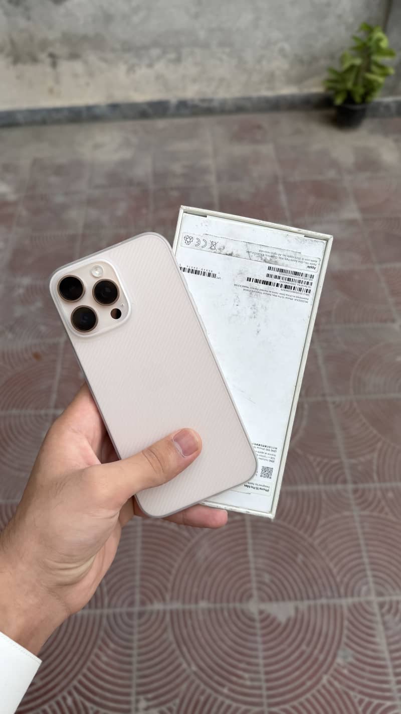 Apple iPhone 16 Pro Max 10