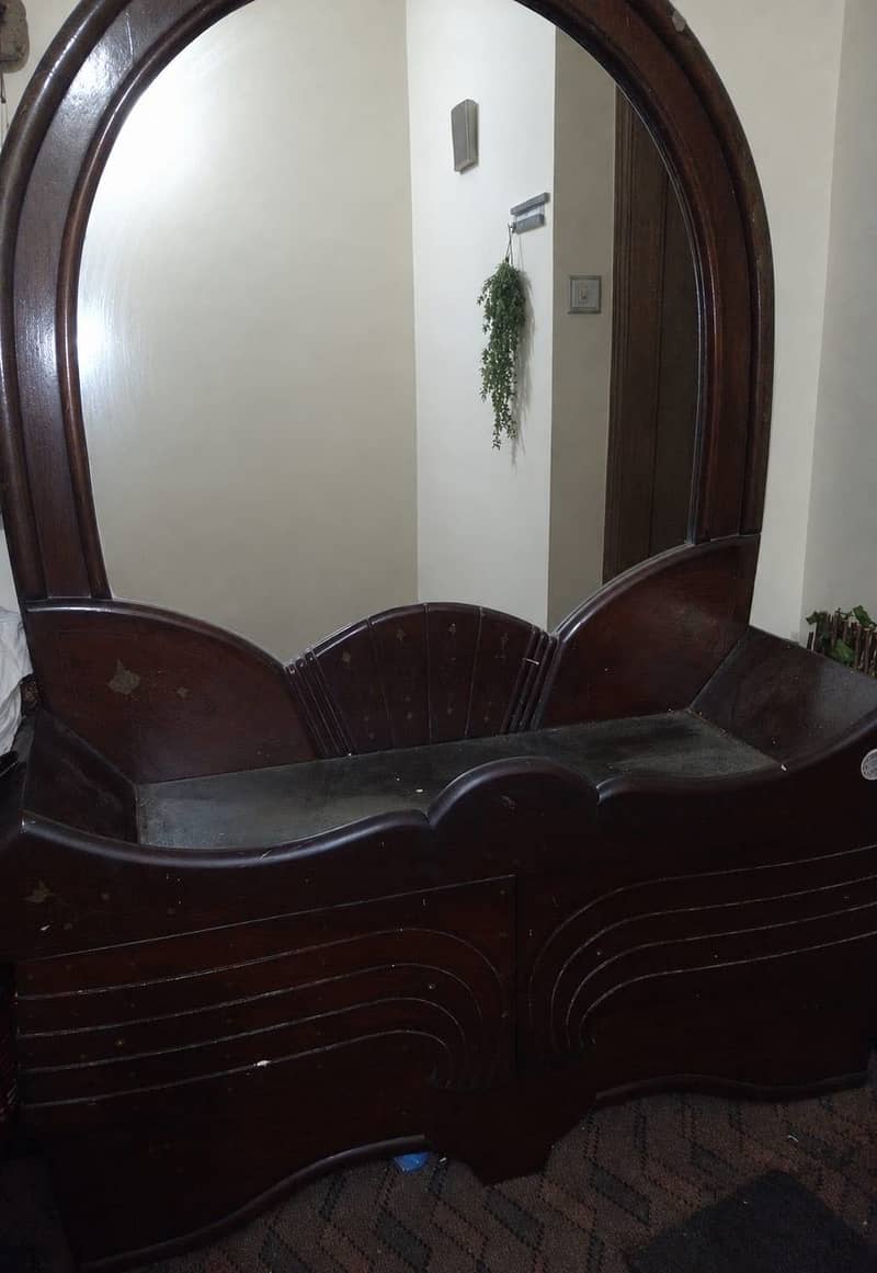Dressing table 0