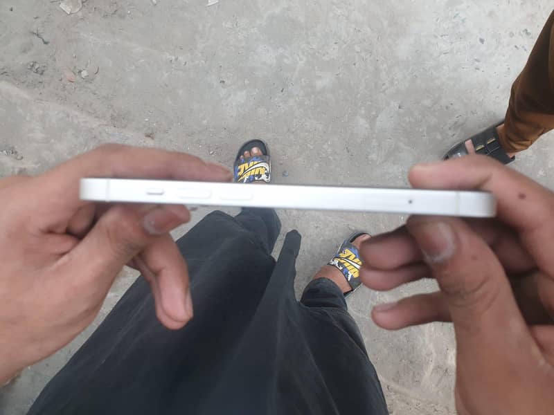 Apple iPhone 14 3