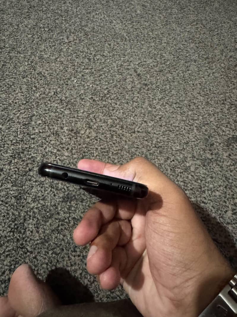 Samsung Mobile S8 Plus 3