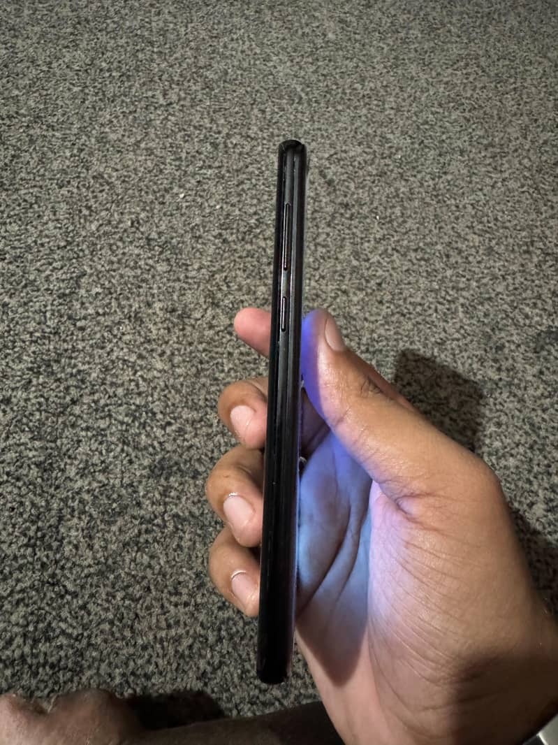 Samsung Mobile S8 Plus 4