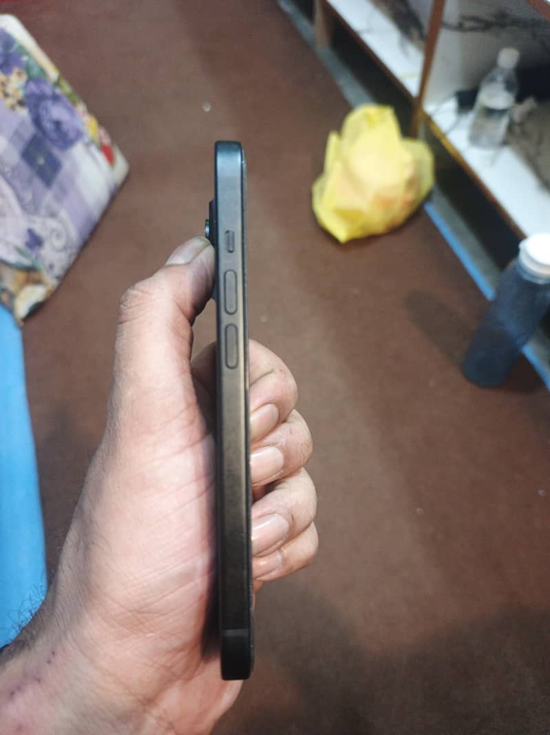 Apple iPhone 15 2