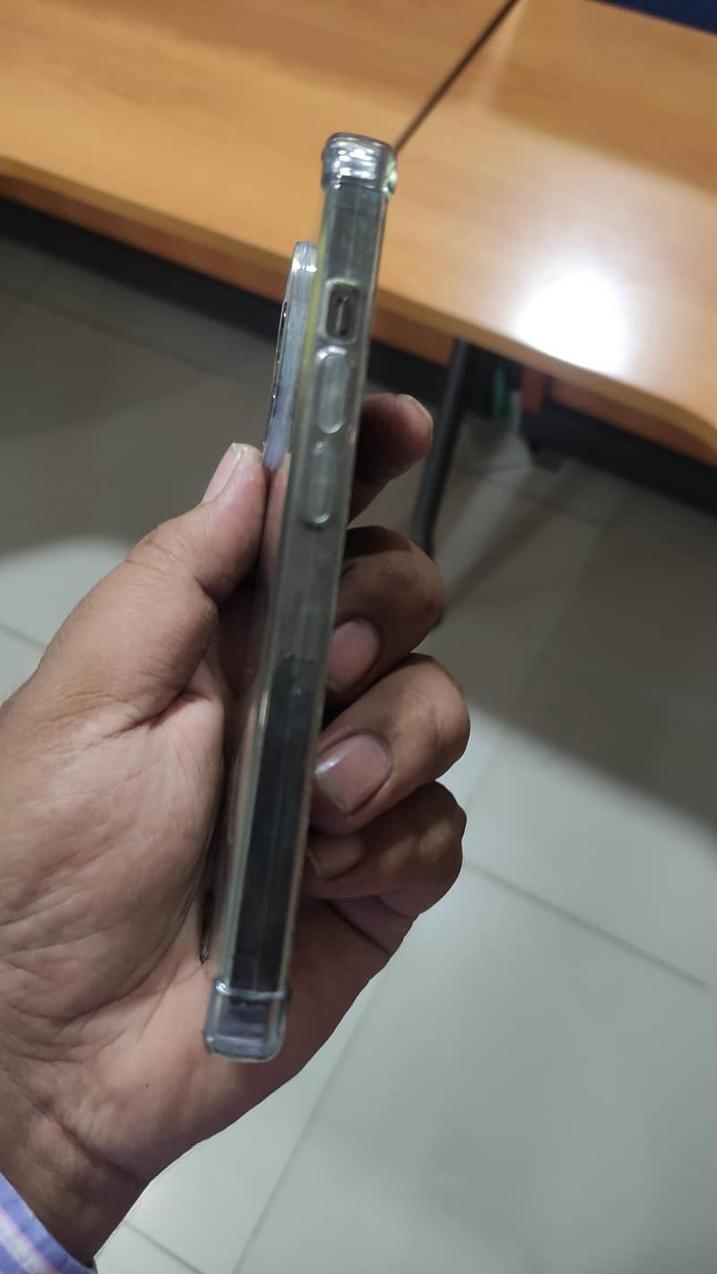 Apple iPhone 13 3