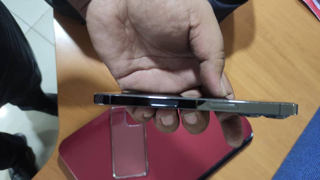 Apple iPhone 13 5