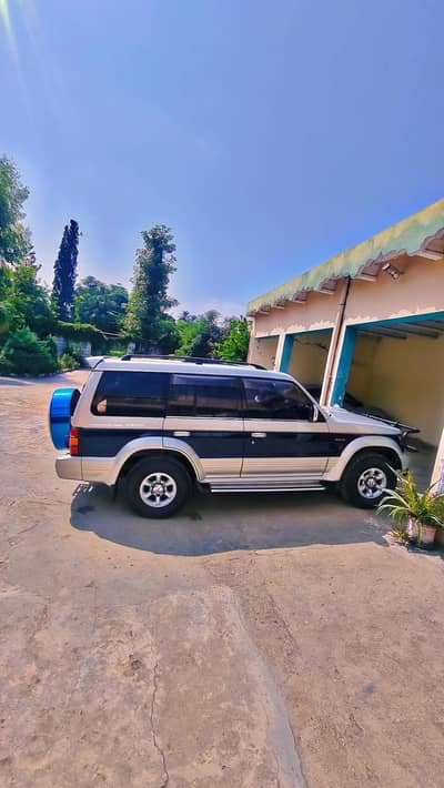 Mitsubishi Pajero 1995